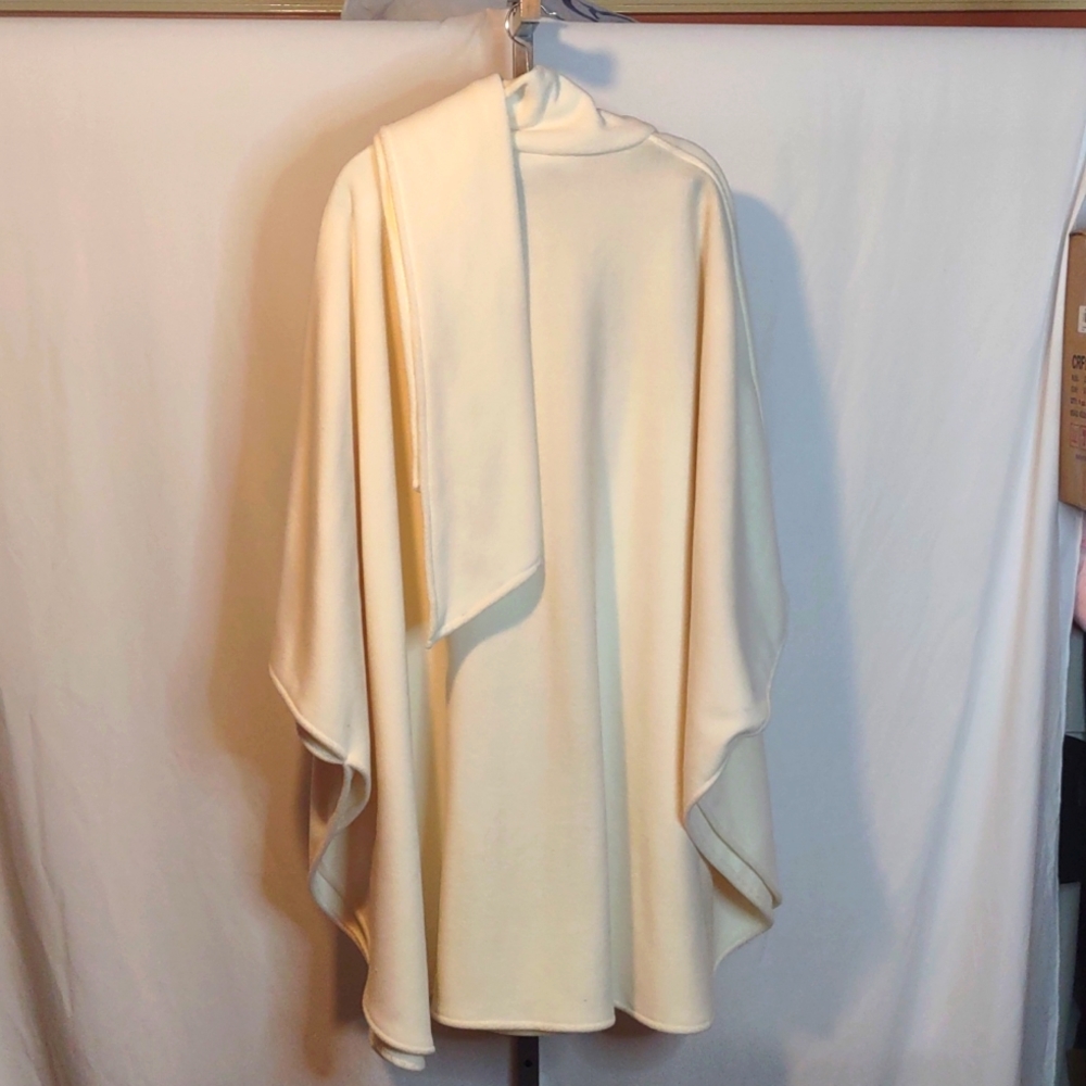 Preston & York Cream Cape Coat - Picture 5 of 5